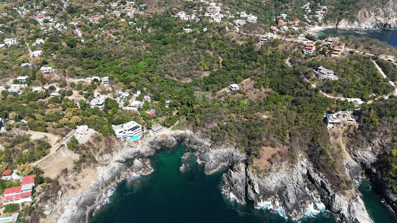 Nabani — frente al mar desde el aire